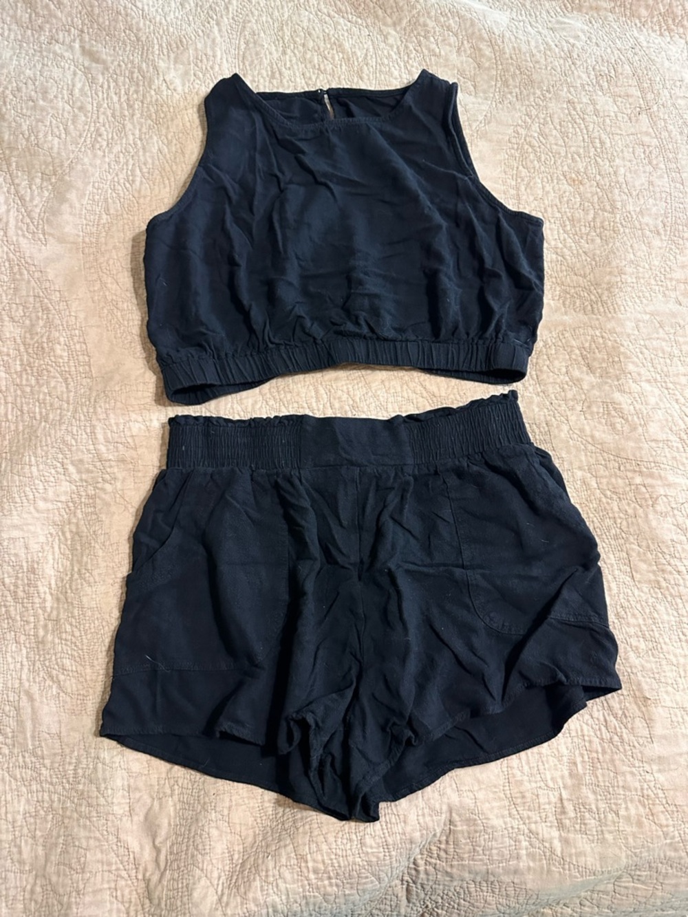 Amazon Essentials Black Cropped Tank Top